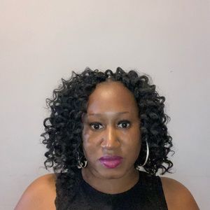 Meet your Posher, Ebony